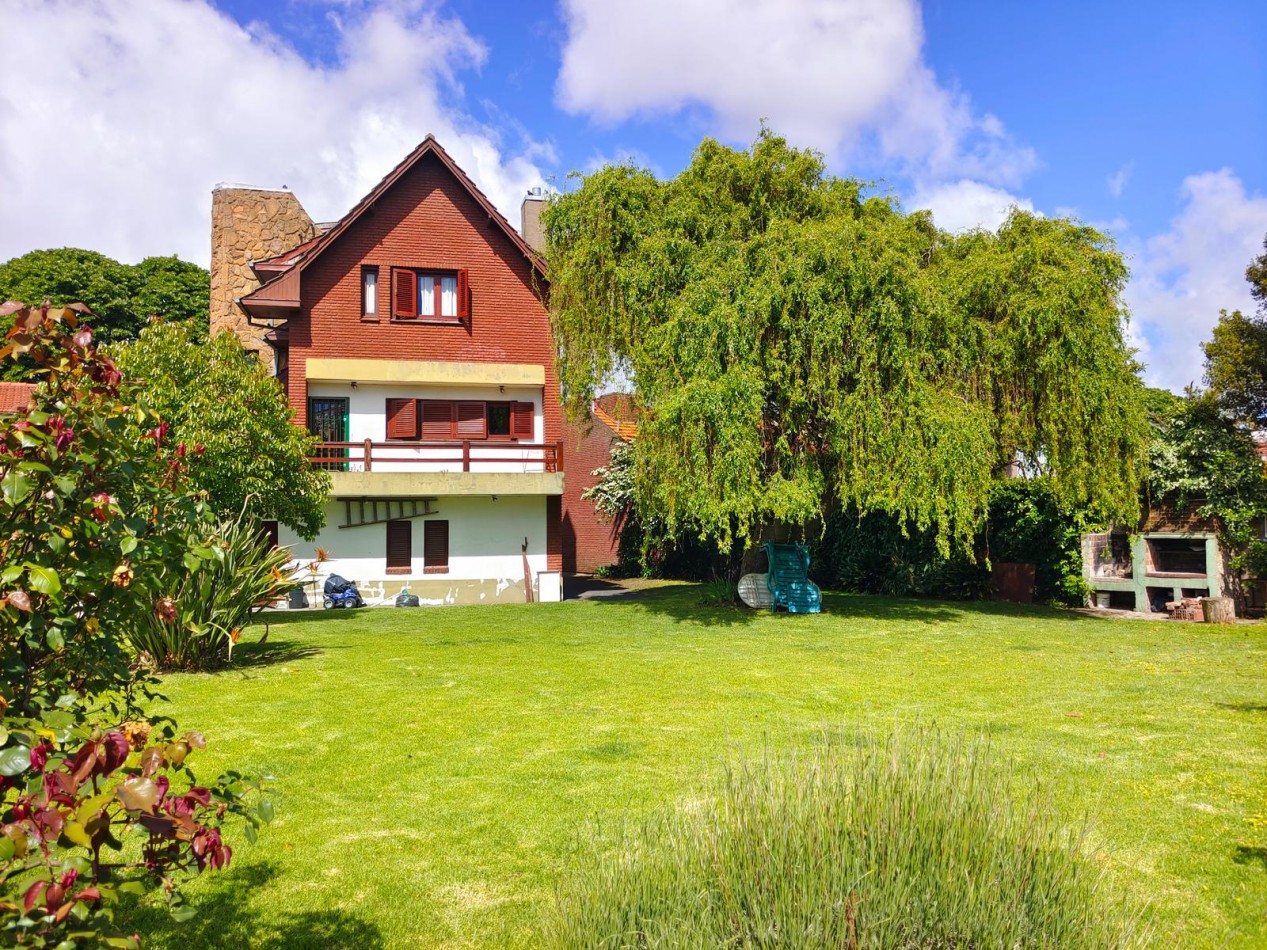 VENTA IMPORTANTE CHALET 5 AMBIENTES + PH 2 AMBIENTES -DIVINO ROSTRO -