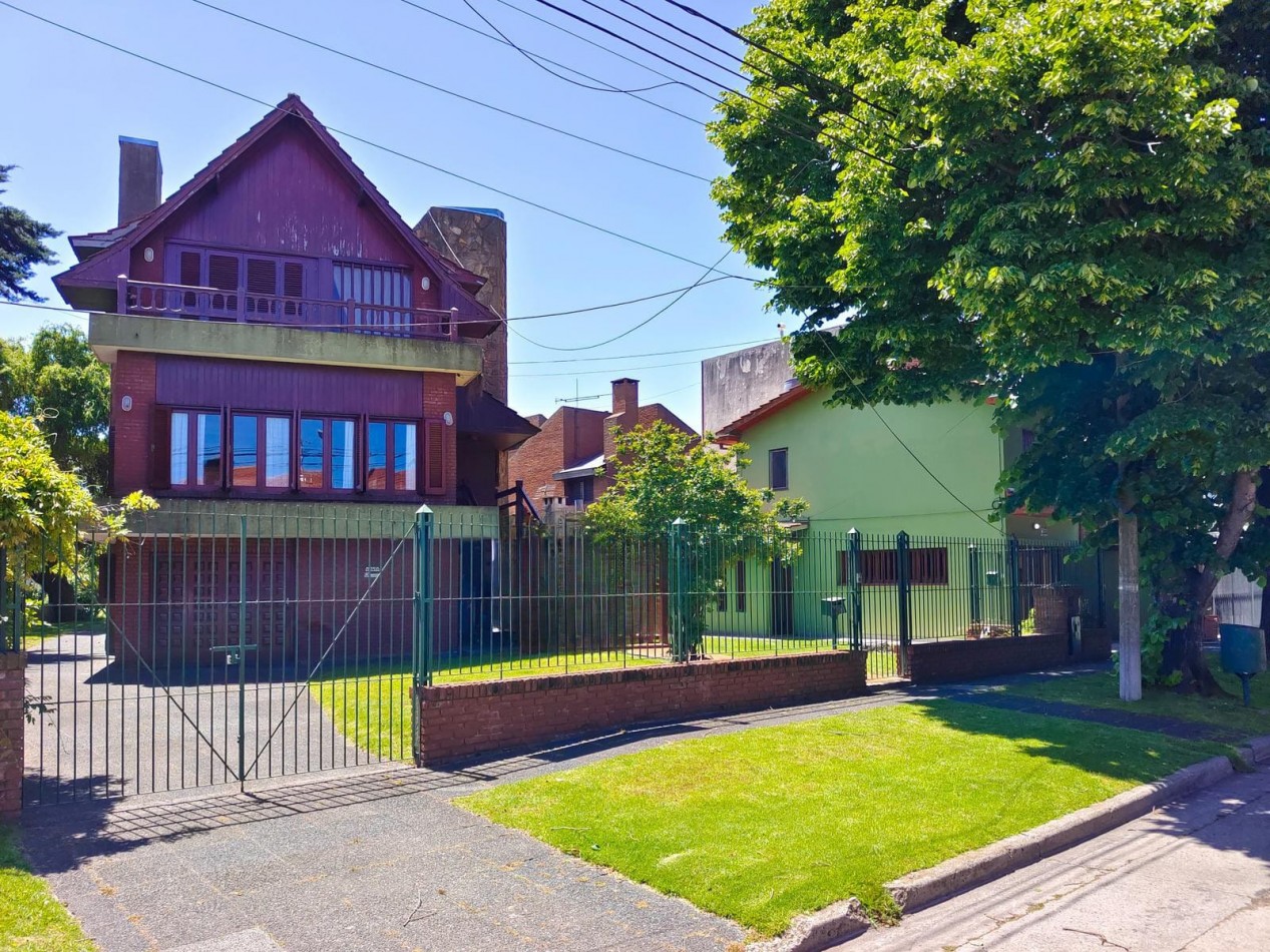 VENTA IMPORTANTE CHALET 5 AMBIENTES + PH 2 AMBIENTES -DIVINO ROSTRO -