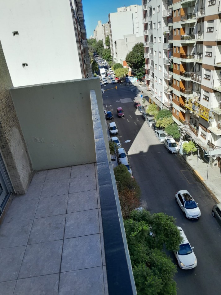 VENTA DOS AMBIENTES CON BALCON - BOLIVAR 2588 -