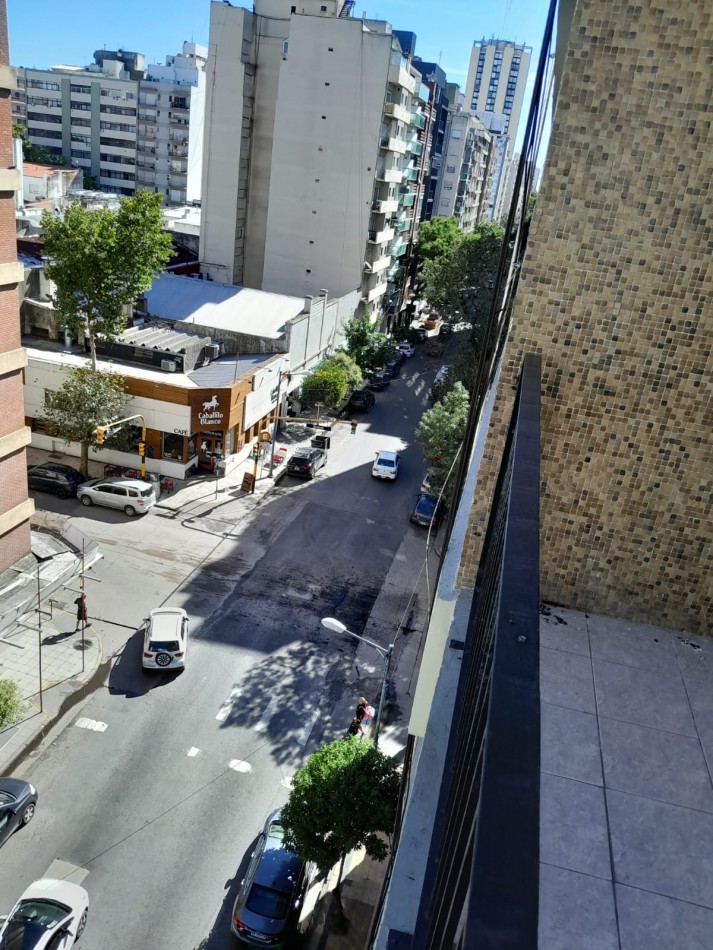 VENTA DOS AMBIENTES CON BALCON - BOLIVAR 2588 -