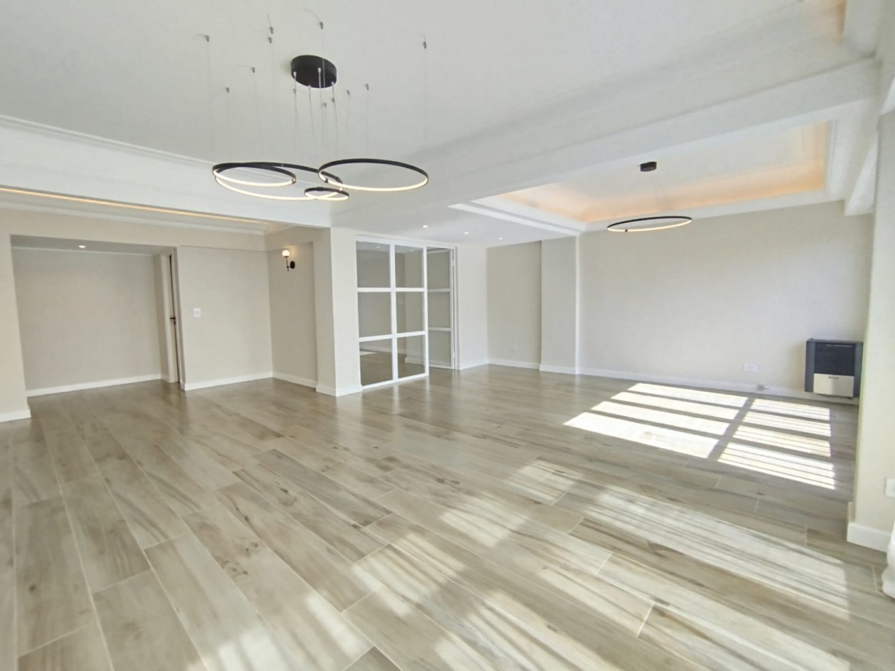 VENTA HERMOSO 4 AMBIENTES RECICLADO CON BALCON - LA PERLA -
