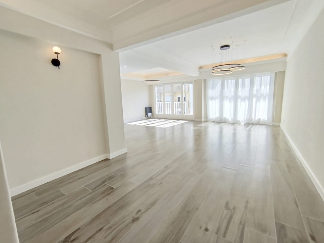 VENTA HERMOSO 4 AMBIENTES RECICLADO CON BALCON - LA PERLA -