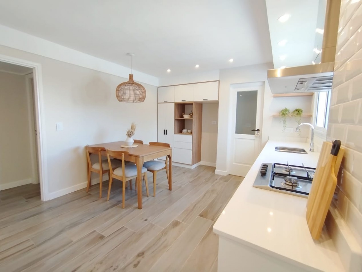 VENTA HERMOSO 4 AMBIENTES RECICLADO CON BALCON - LA PERLA -