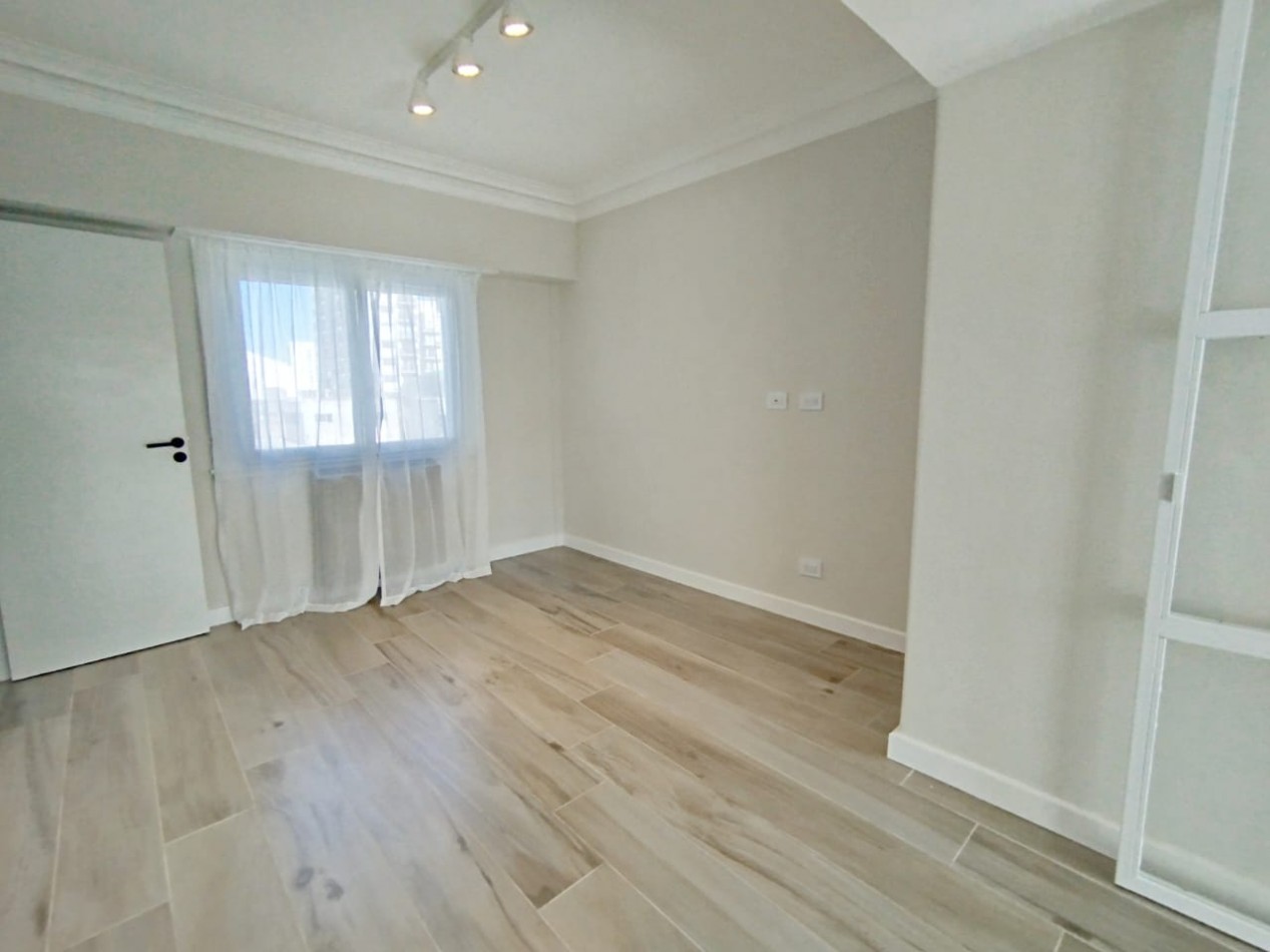 VENTA HERMOSO 4 AMBIENTES RECICLADO CON BALCON - LA PERLA -