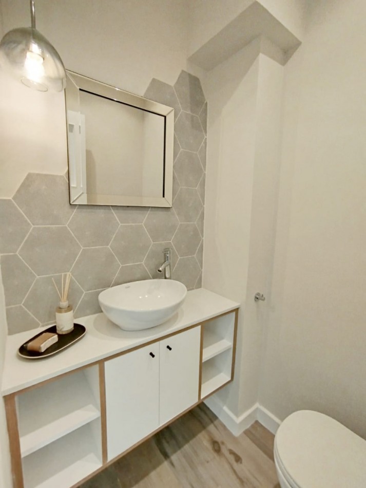 VENTA HERMOSO 4 AMBIENTES RECICLADO CON BALCON - LA PERLA -