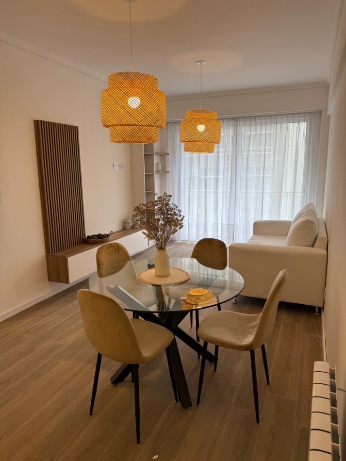 EN VENTA TRES AMBIENTES A LA CALLE CON BALCON CORRIDO - plaza Colon -
