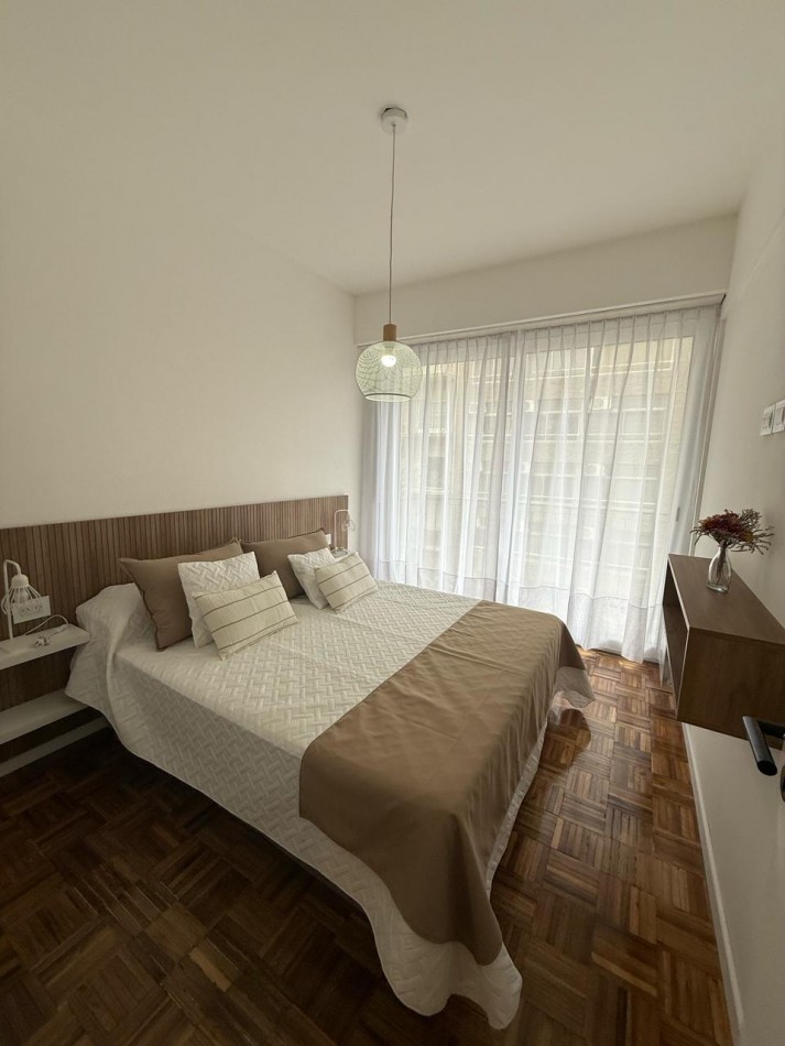 EN VENTA TRES AMBIENTES A LA CALLE CON BALCON CORRIDO - plaza Colon -