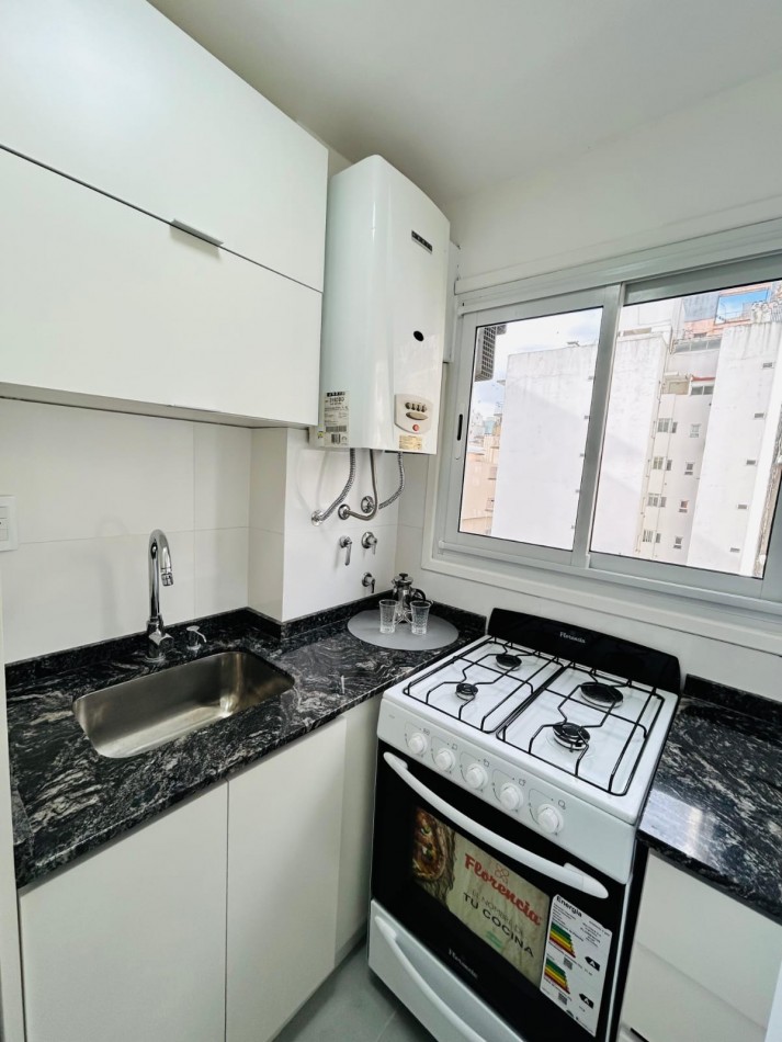 VENTA MONOAMBIENTE AL FRENTE CON BALCON - PLAZA COLON -