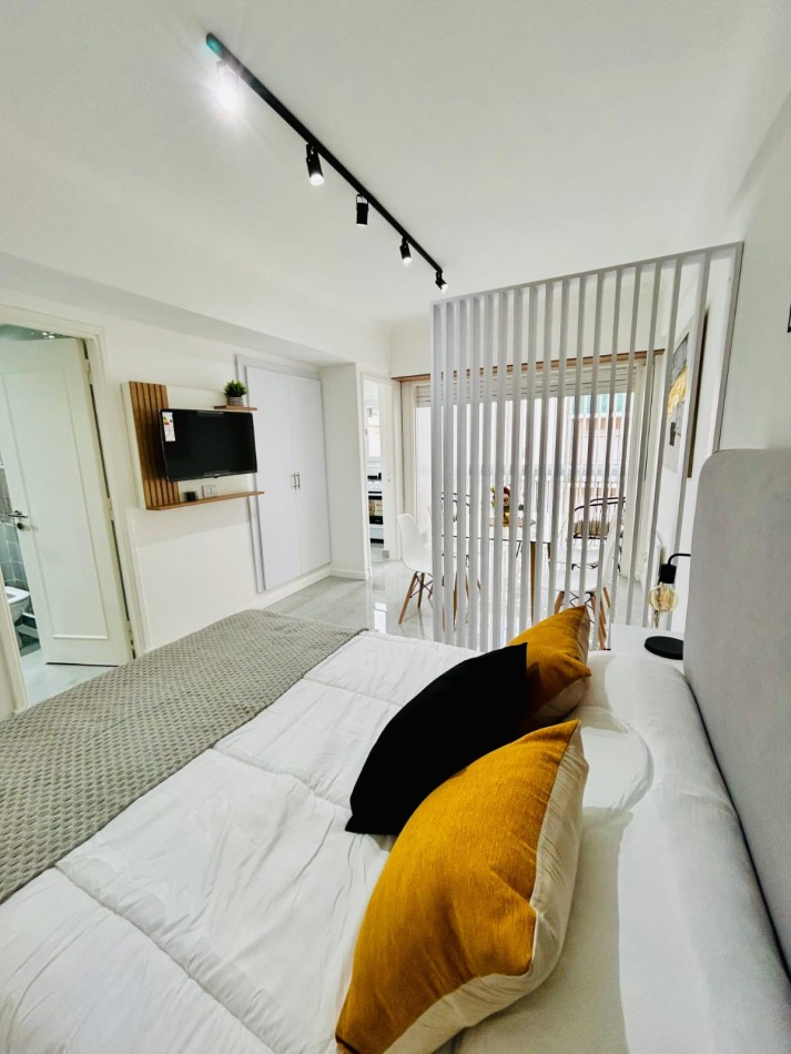 VENTA MONOAMBIENTE AL FRENTE CON BALCON - PLAZA COLON -