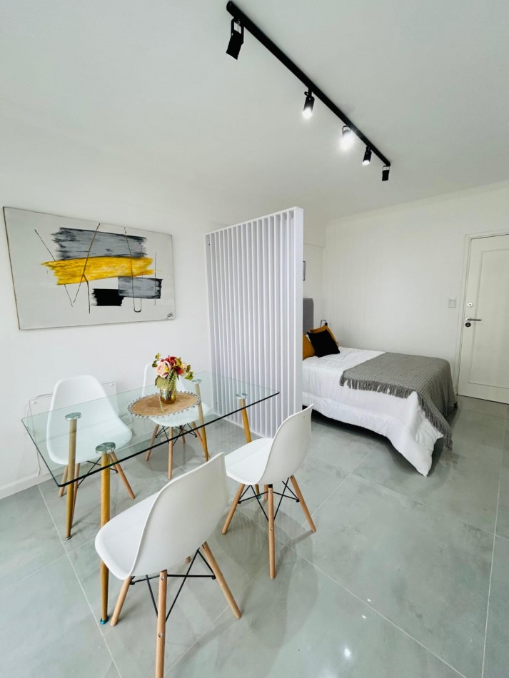 VENTA MONOAMBIENTE AL FRENTE CON BALCON - PLAZA COLON -