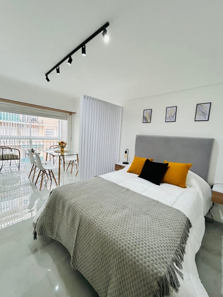 VENTA MONOAMBIENTE AL FRENTE CON BALCON - PLAZA COLON -