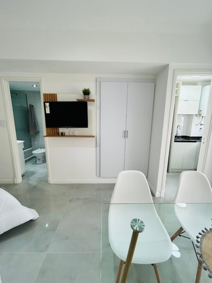 VENTA MONOAMBIENTE AL FRENTE CON BALCON - PLAZA COLON -