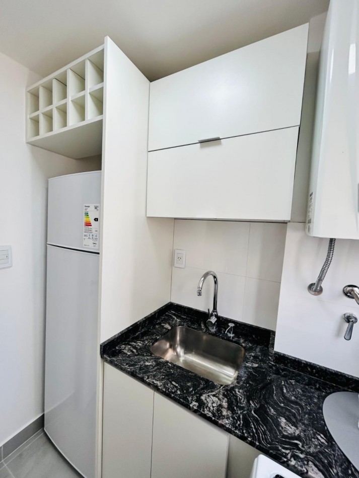 VENTA MONOAMBIENTE AL FRENTE CON BALCON - PLAZA COLON -