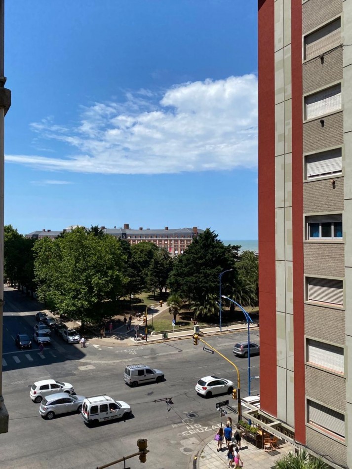 VENTA TRES AMBIENTES CON BALCON Y VISTA LATERAL AL MAR !! - BS AS 2200-