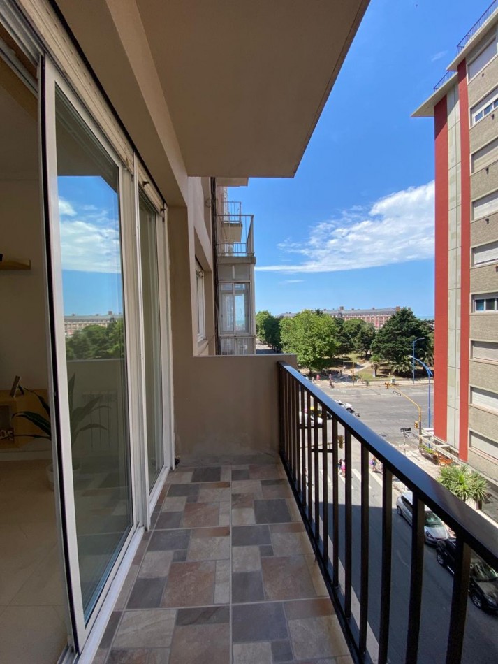 VENTA TRES AMBIENTES CON BALCON Y VISTA LATERAL AL MAR !! - BS AS 2200-