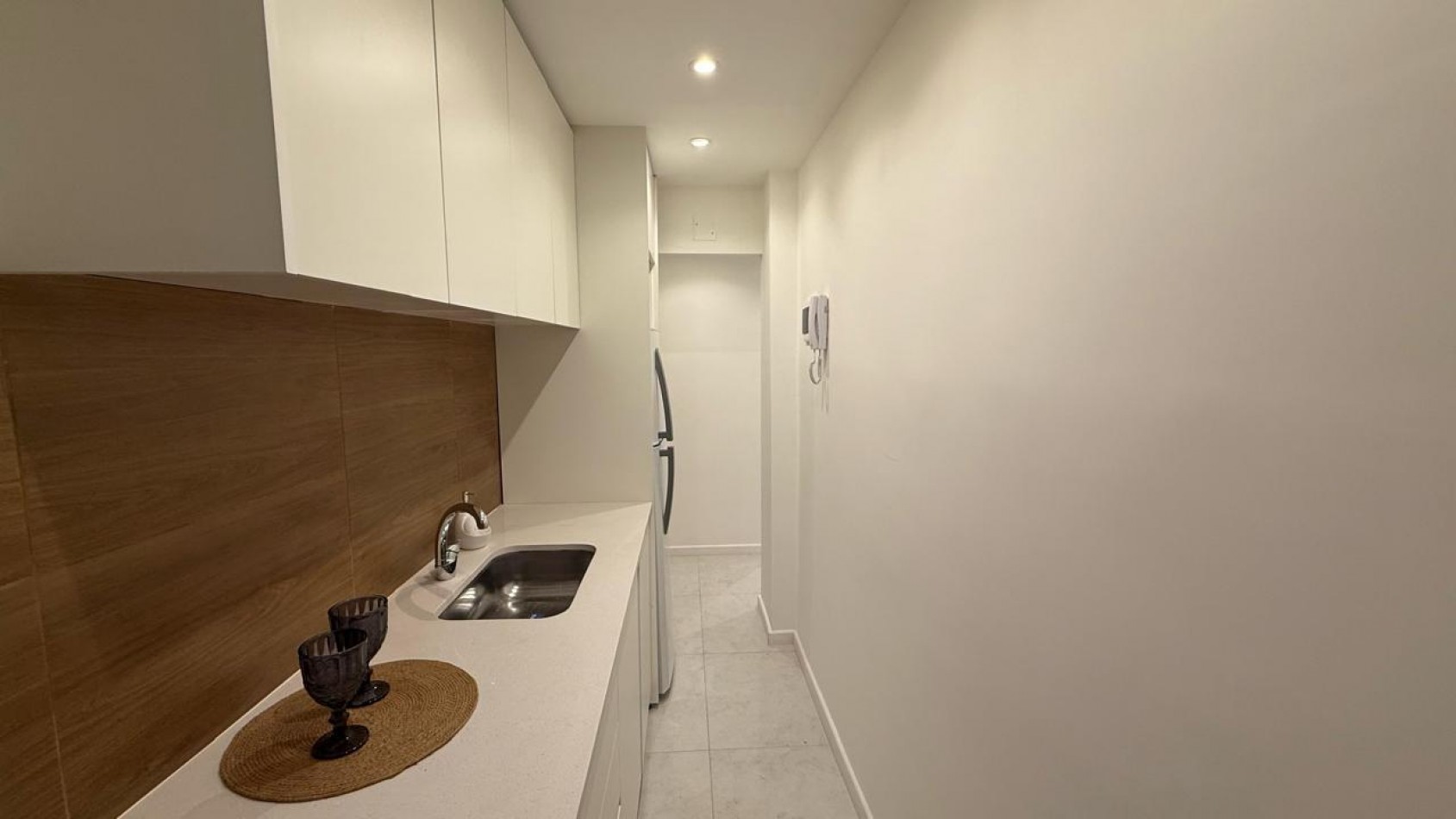 EN VENTA 2 AMBIENTES CON BALCON - PLAZA COLON-