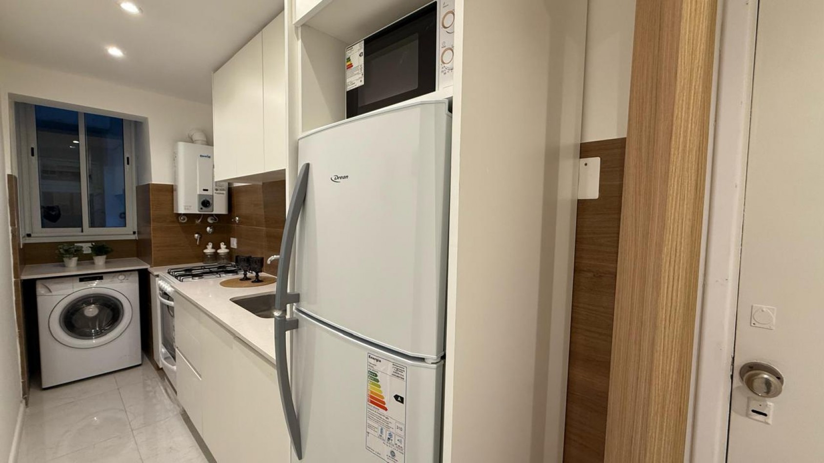 EN VENTA 2 AMBIENTES CON BALCON - PLAZA COLON-