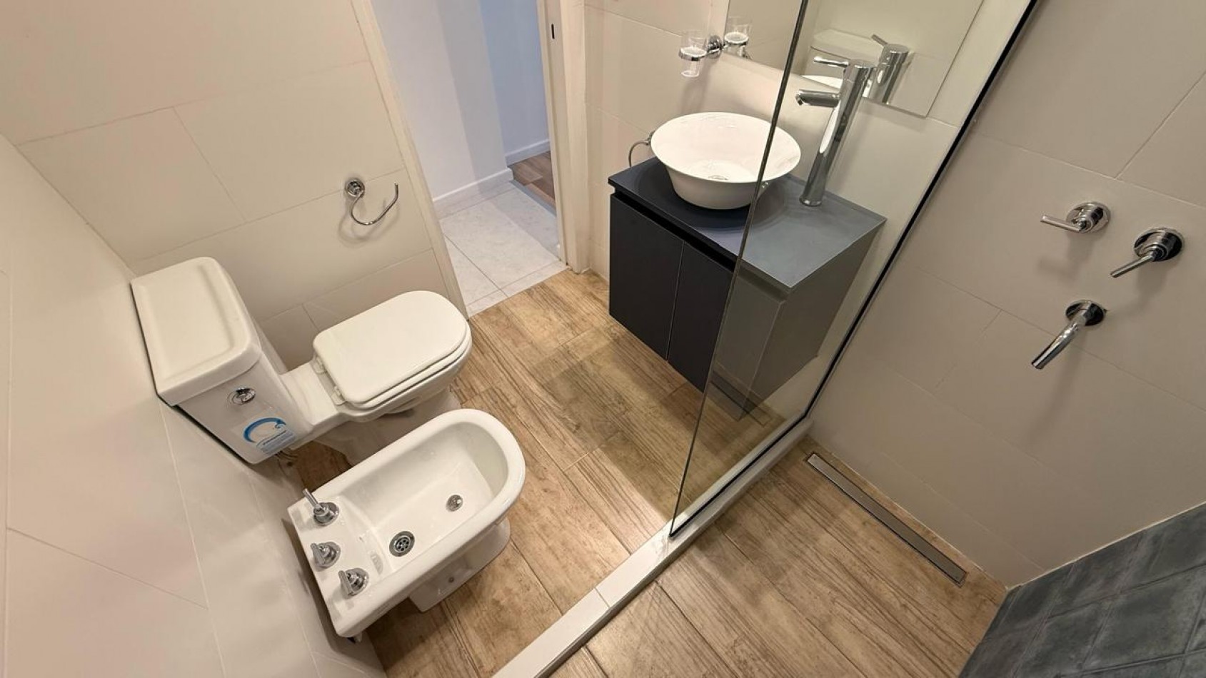 EN VENTA 2 AMBIENTES CON BALCON - PLAZA COLON-