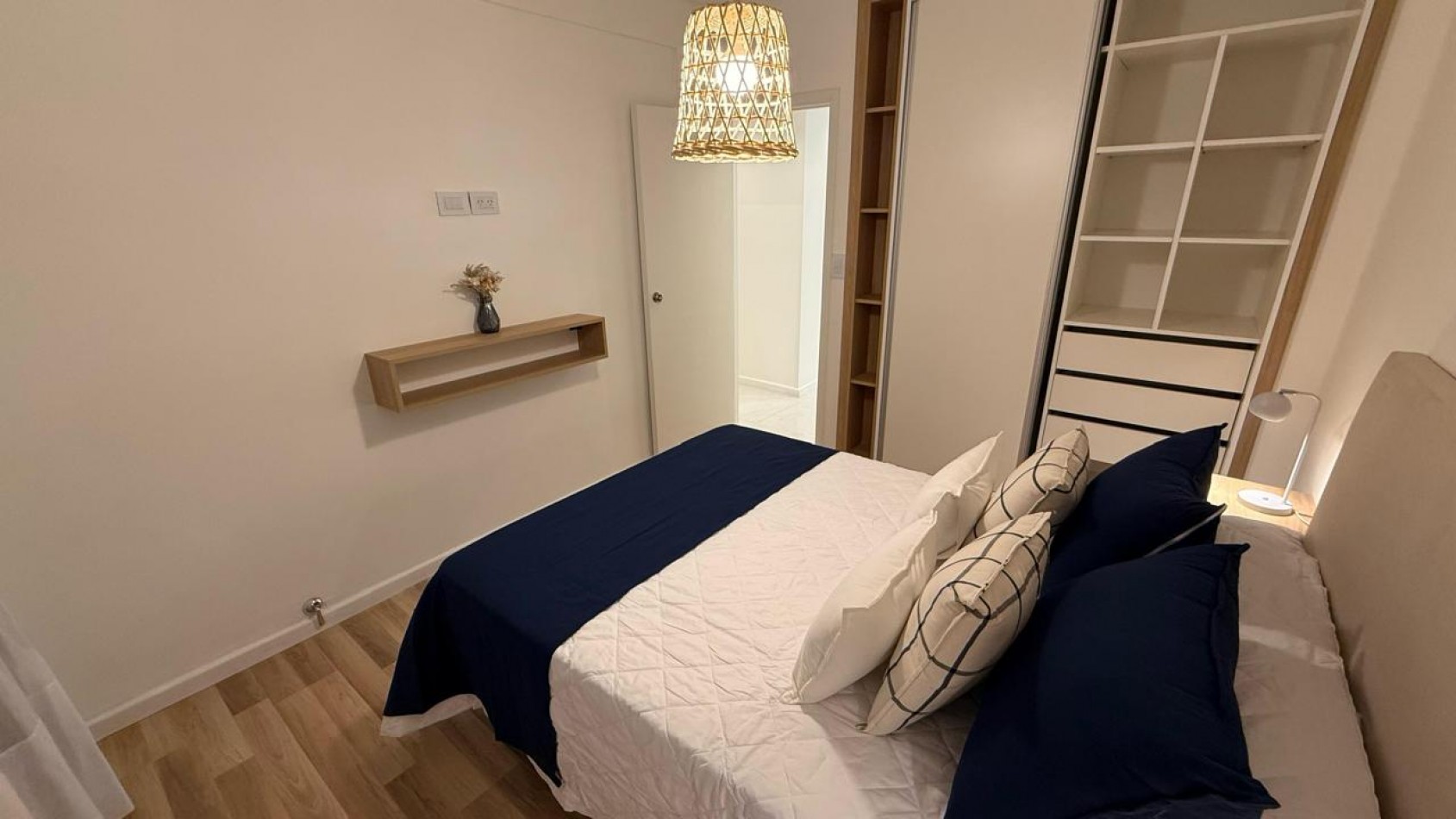 EN VENTA 2 AMBIENTES CON BALCON - PLAZA COLON-