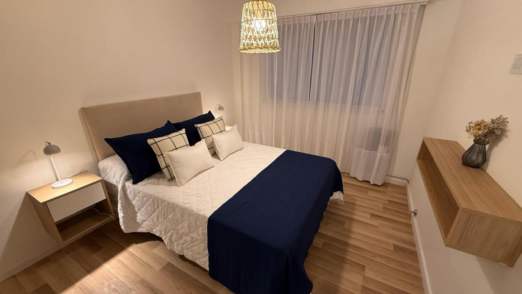 EN VENTA 2 AMBIENTES CON BALCON - PLAZA COLON-