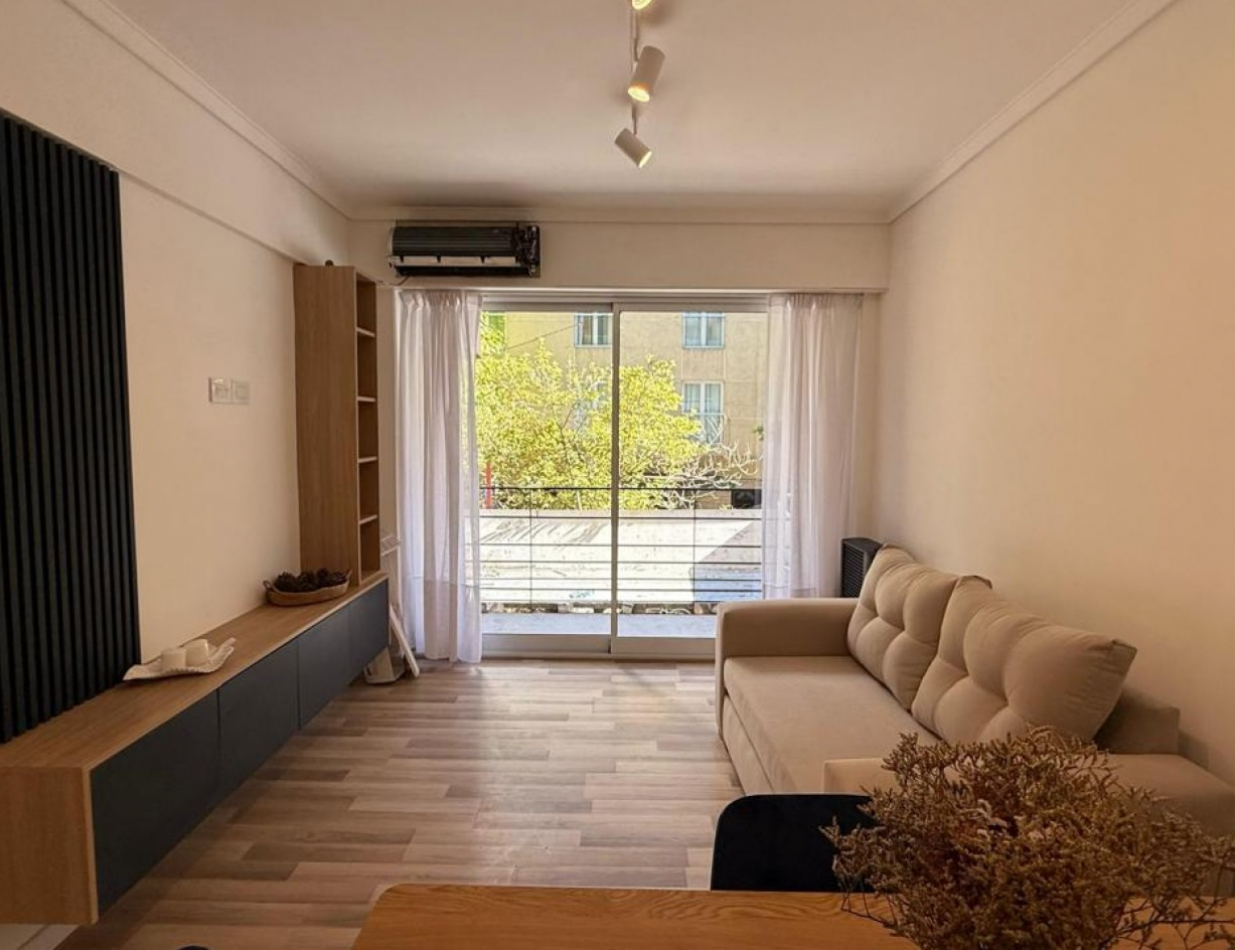 EN VENTA 2 AMBIENTES CON BALCON - PLAZA COLON-