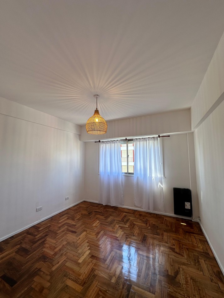 VENTA 3 AMBIENTES A LA CALLE CON BALCON - MACROCENTRO-