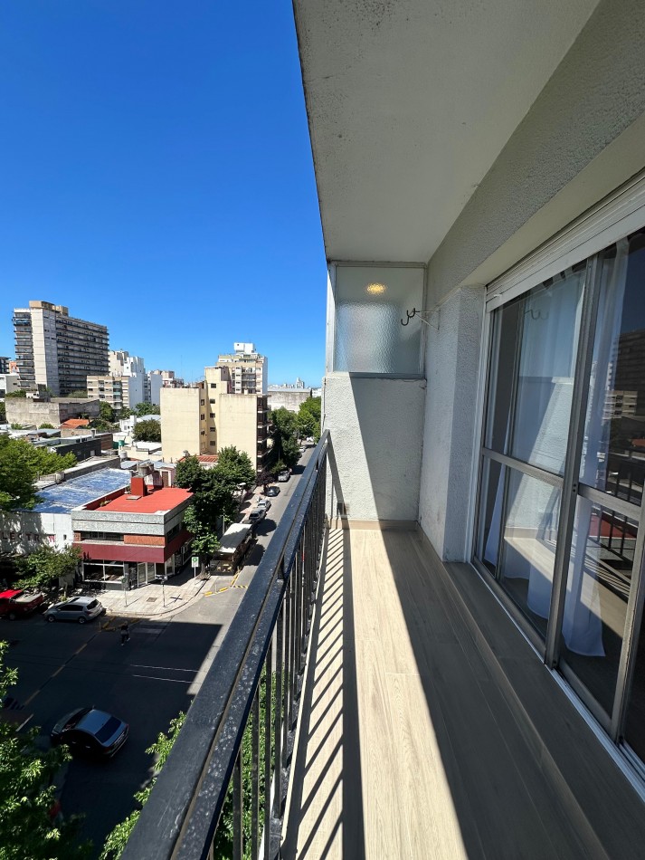 VENTA 3 AMBIENTES A LA CALLE CON BALCON - MACROCENTRO-