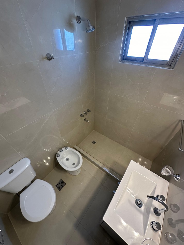 VENTA 3 AMBIENTES A LA CALLE CON BALCON - MACROCENTRO-