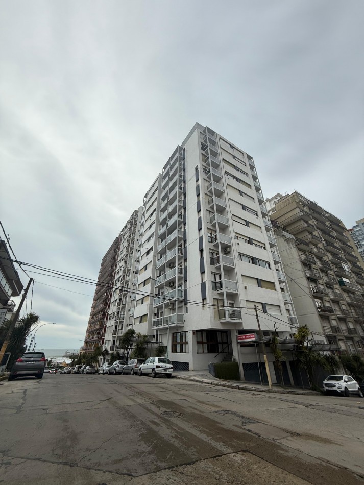 VENTA 3 AMBIENTES CON BALCON Y COCHERA- LA PERLA-