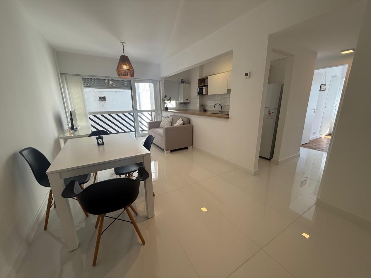 VENTA 3 AMBIENTES CON BALCON Y COCHERA- LA PERLA-