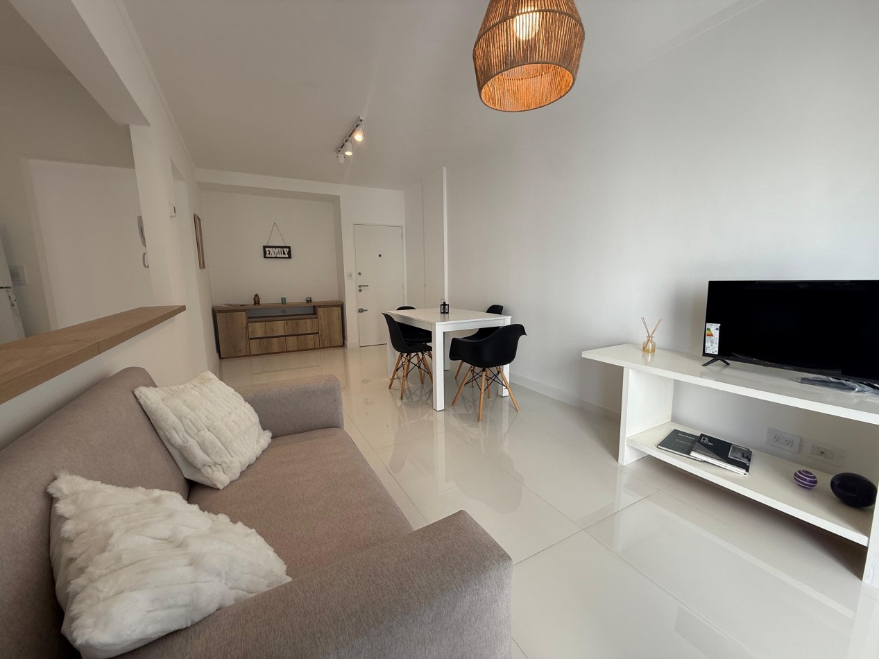 VENTA 3 AMBIENTES CON BALCON Y COCHERA- LA PERLA-