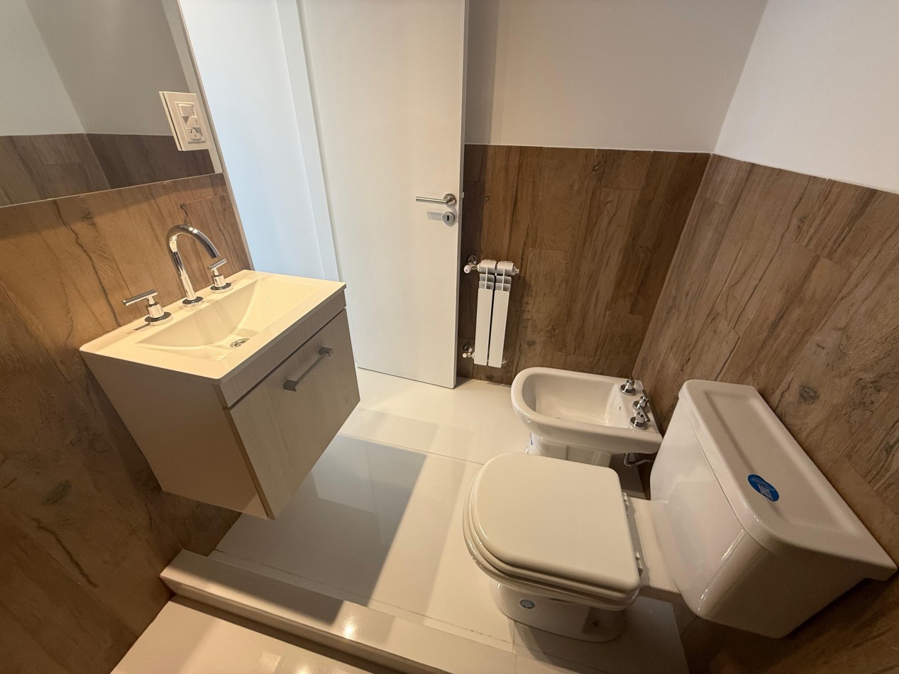 VENTA 3 AMBIENTES CON BALCON Y COCHERA- LA PERLA-