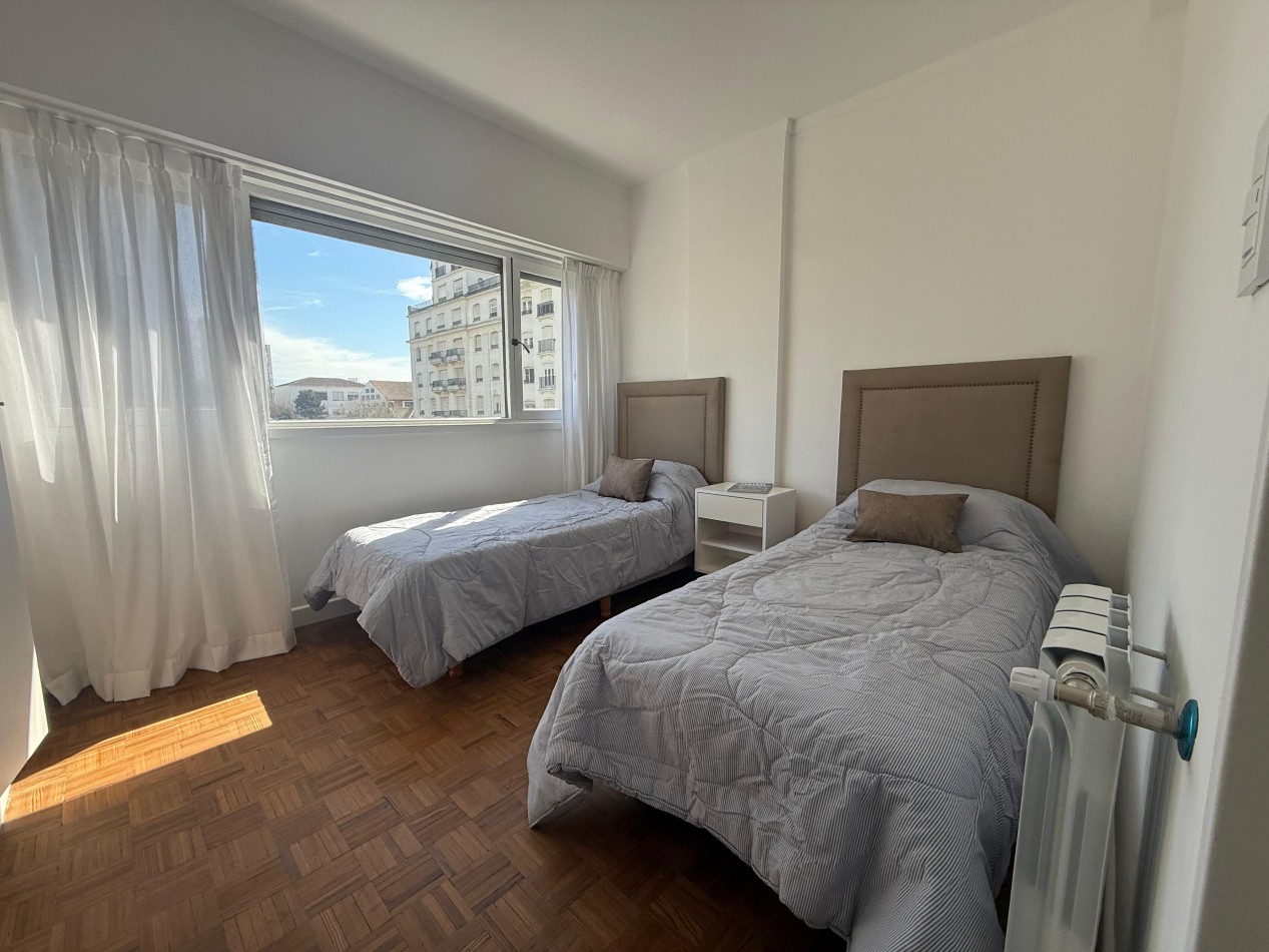 VENTA 3 AMBIENTES CON BALCON Y COCHERA- LA PERLA-