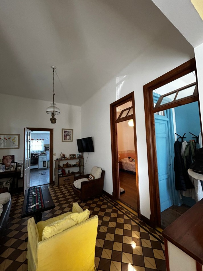 CASA 4 AMBIENTES EN DOS PLANTAS CON JARDIN - PARQUE LURO -