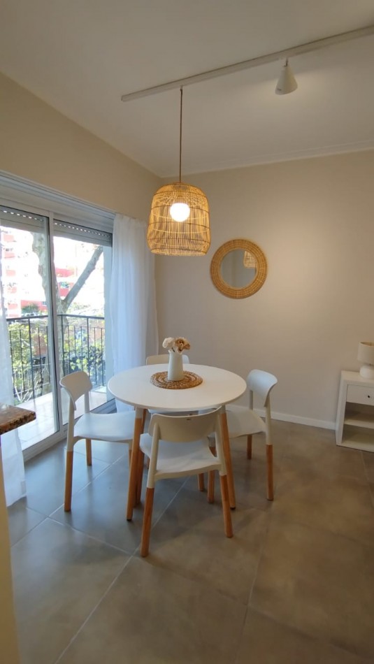 VENTA MONOAMBIENTE RECICLADO A LA CALLE CON BALCON - CENTRO-