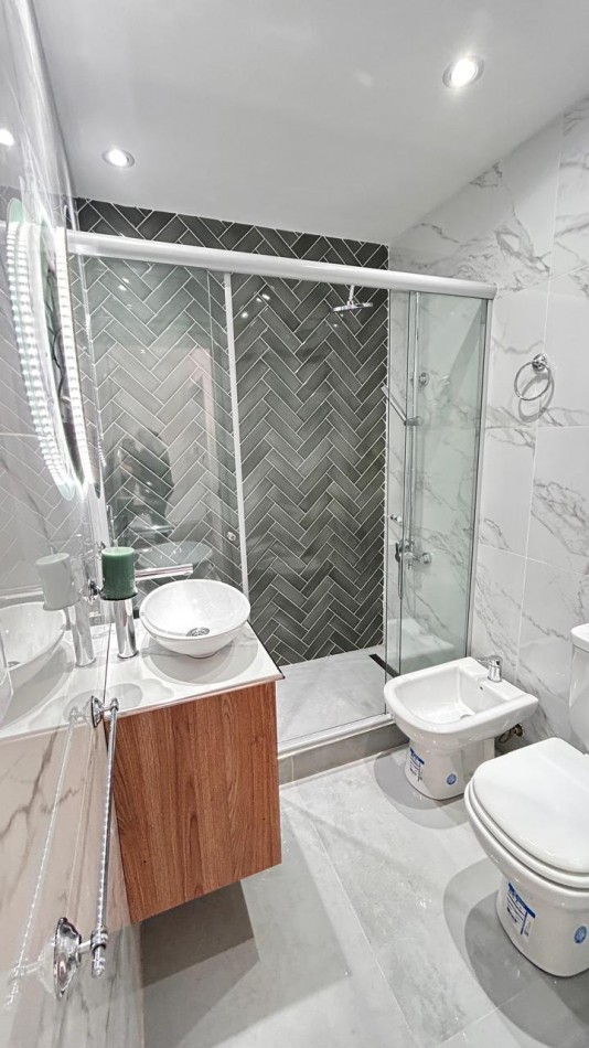 VENTA 3 AMBIENTES AL FRENTE CON BALCON - PLAZA COLON -