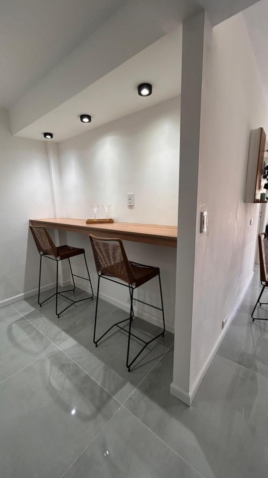 VENTA 3 AMBIENTES AL FRENTE CON BALCON - PLAZA COLON -