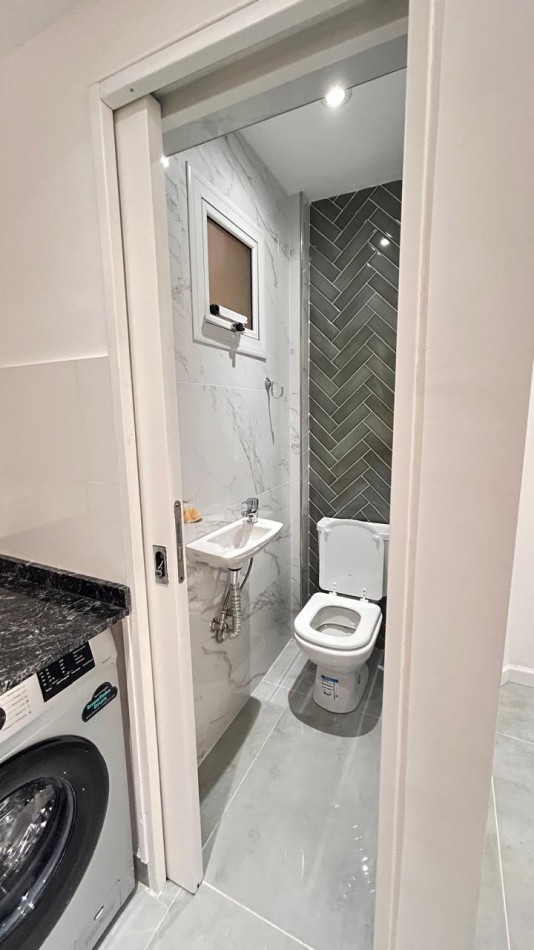 VENTA 3 AMBIENTES AL FRENTE CON BALCON - PLAZA COLON -