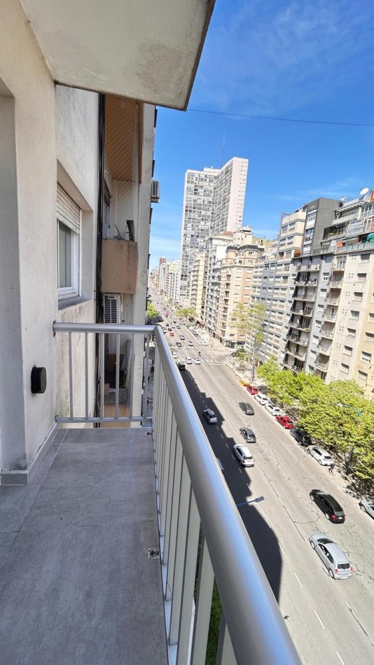 VENTA 3 AMBIENTES AL FRENTE CON BALCON - PLAZA COLON -
