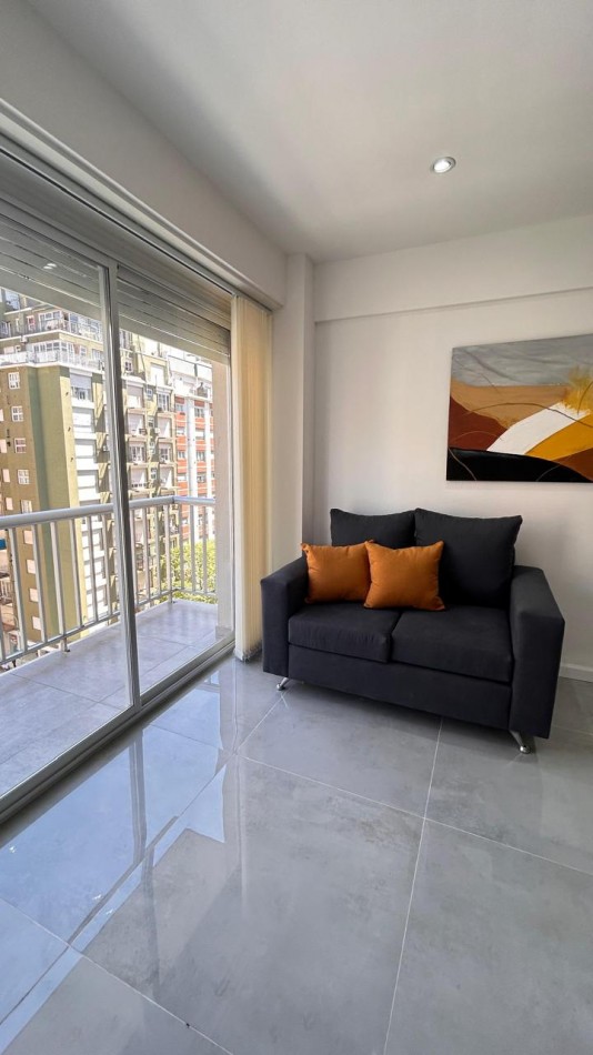 VENTA 3 AMBIENTES AL FRENTE CON BALCON - PLAZA COLON -