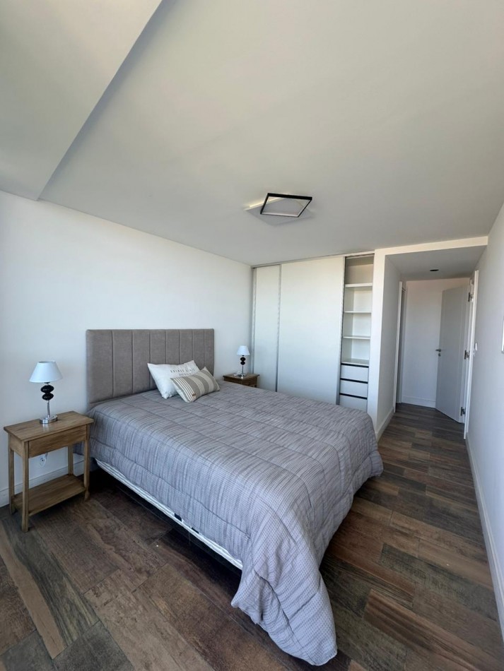 VENTA 2 AMBIENTES CON VISTA AL MAR Y LA PLAZA COLON!!!