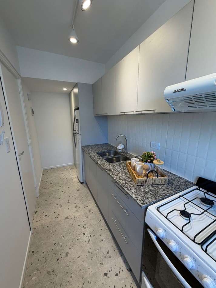 VENTA 2 AMBIENTES CON VISTA LATERAL AL MAR !! LA PERLA -