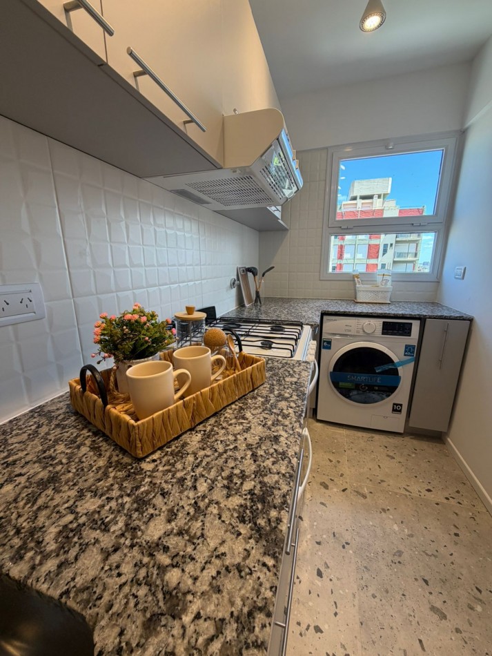 VENTA 2 AMBIENTES CON VISTA LATERAL AL MAR !! LA PERLA -