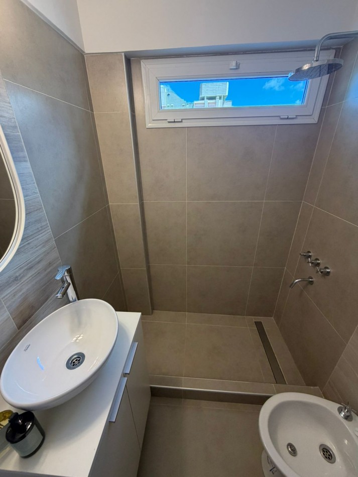 VENTA 2 AMBIENTES CON VISTA LATERAL AL MAR !! LA PERLA -