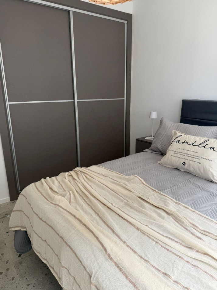 VENTA 2 AMBIENTES CON VISTA LATERAL AL MAR !! LA PERLA -