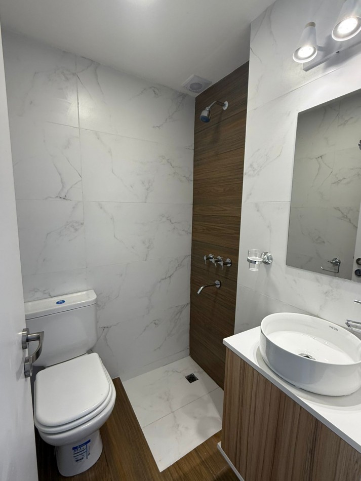 MONOAMBIENTE CON BALCON A LA CALLE - PLAZA COLON-