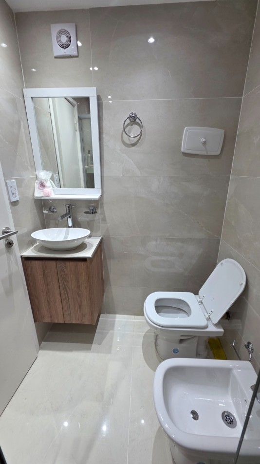 VENTA 2 AMBIENTES AL FRENTE - PLAZA COLON -