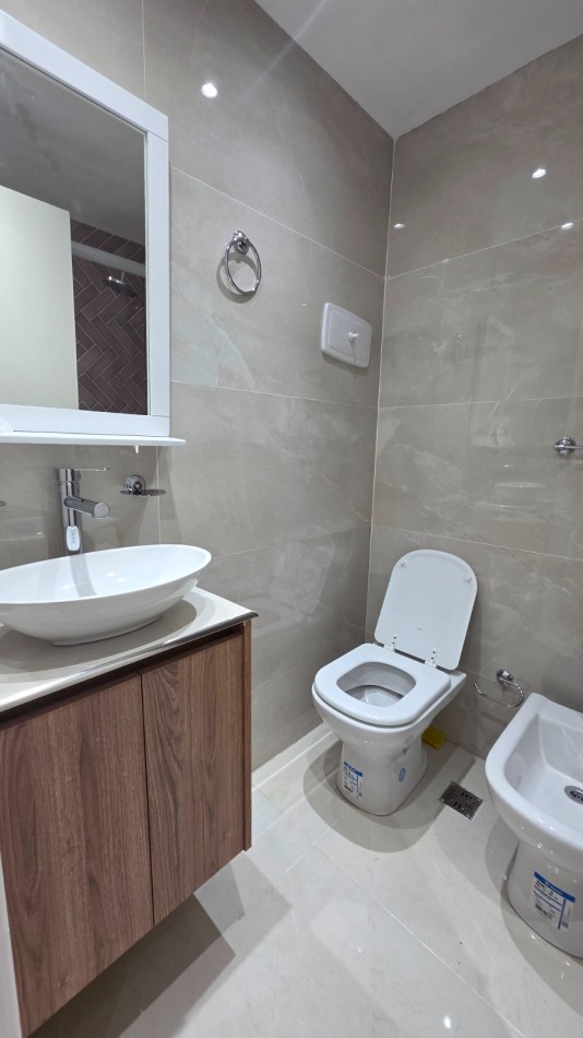 VENTA 2 AMBIENTES AL FRENTE - PLAZA COLON -