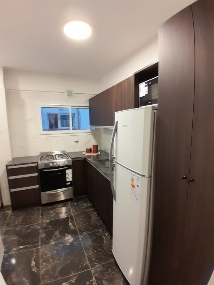 VENTA 2 AMBIENTES CON DEPENDENCIA Y COCHERA - CENTRO -