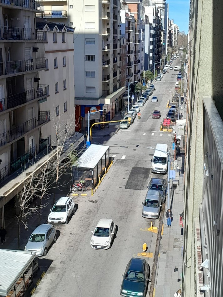 VENTA 2 AMBIENTES CON DEPENDENCIA Y COCHERA - CENTRO -